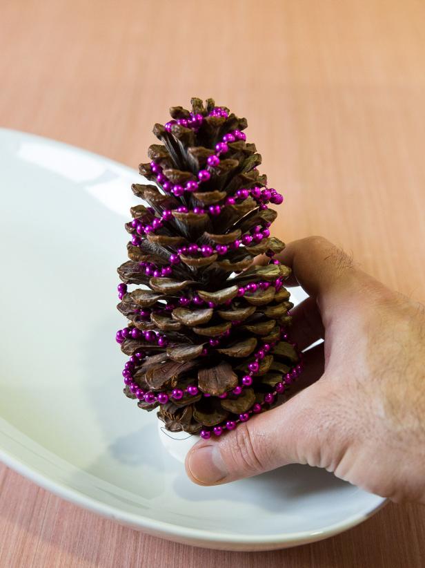 Make A Pinecone Centerpiece For The Holidays 