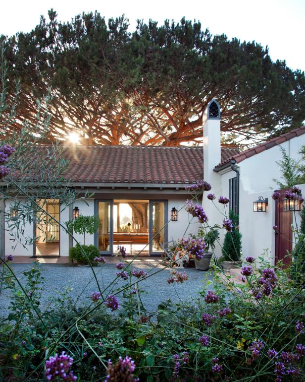 Southwestern-Inspired Courtyard and Home Southwestern-Inspired Courtyard and Home