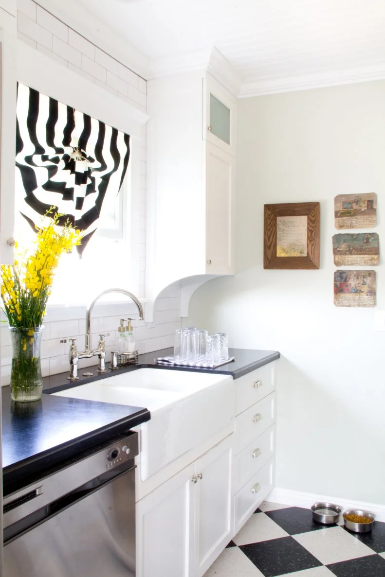 Black and White Contemporary Kitchen