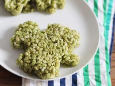 spinach-dyed rice krispie treats in shamrock shapes