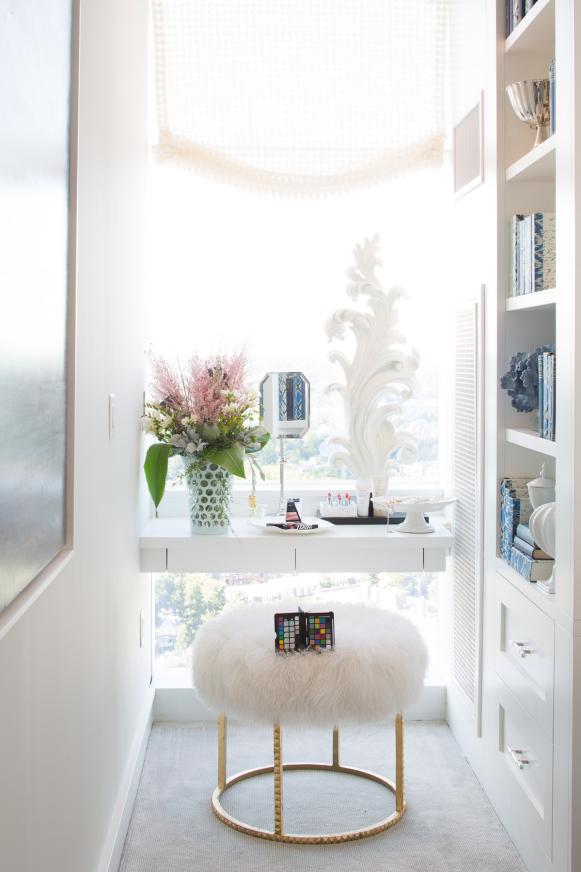 White Contemporary Make-Up Nook With Fur Stool White Contemporary Make-Up Nook With Fur Stool