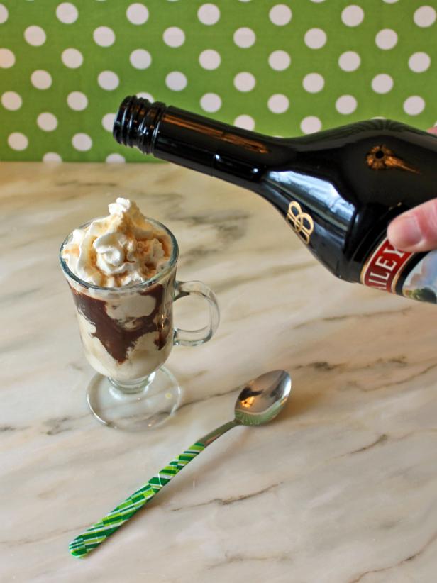 Topping Irish Coffee Sundae With Liqueur Topping Irish Coffee Sundae With Liqueur