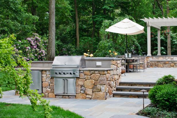 Stainless Steel Grill in Built-In Patio Cooking Station
