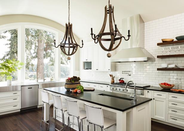 Statement Chandeliers in Stunning Kitchen Statement Chandeliers in Stunning Kitchen