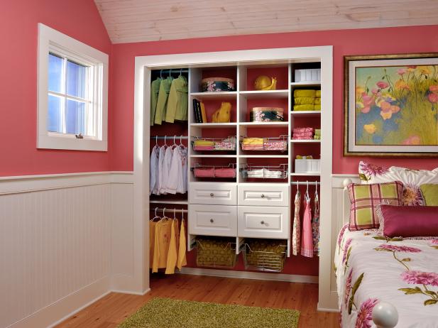 Reach-In Girl's Closet Reach-In Girl's Closet