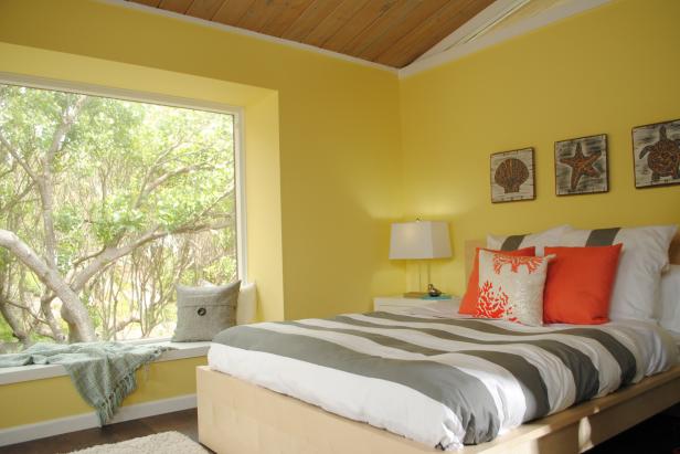 Coastal Bedroom with Sea-Inspired Accents Coastal Bedroom with Sea-Inspired Accents