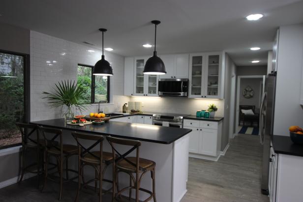 Kitchen with Lots of Storage and Bar Area Kitchen with Lots of Storage and Bar Area