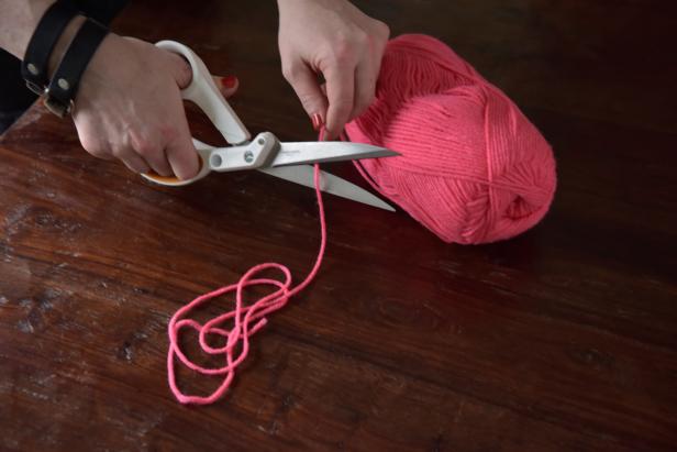 How to Make a Giant Pom-Pom Garland How to Make a Giant Pom-Pom Garland