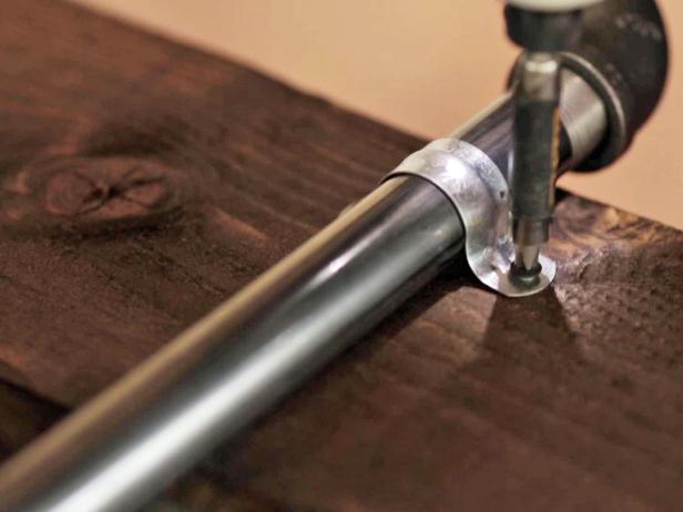 Make an industrial-style bench using only two materials - galvanized pipes and a wood board.