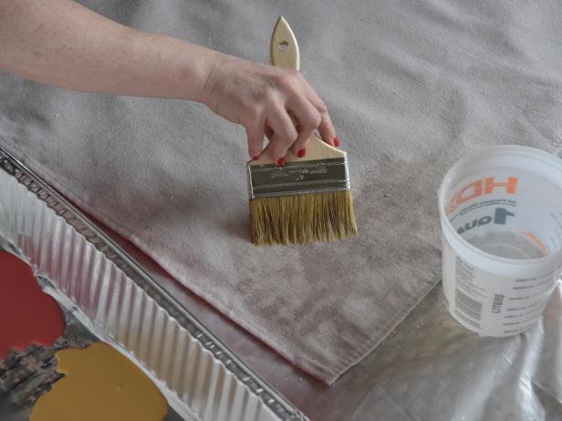 Brush Water onto Canvas Cloth Brush Water onto Canvas Cloth