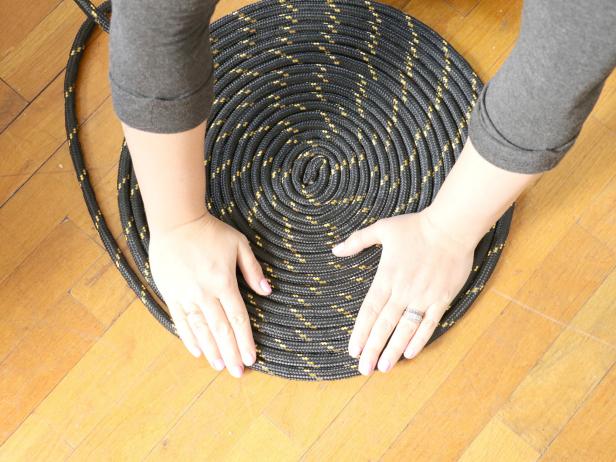 Coil the rope until the rug is approximately 24â across. Hold the coil down with your hands so it doesnât unravel.