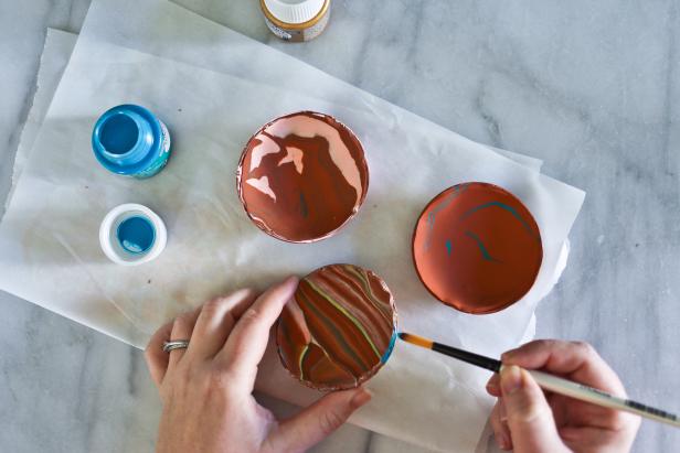 Make Mom a clay jewelry dish this Mother's Day. The turquoise and gold marbled accent colors add glamour to the terra cotta-colored dish.