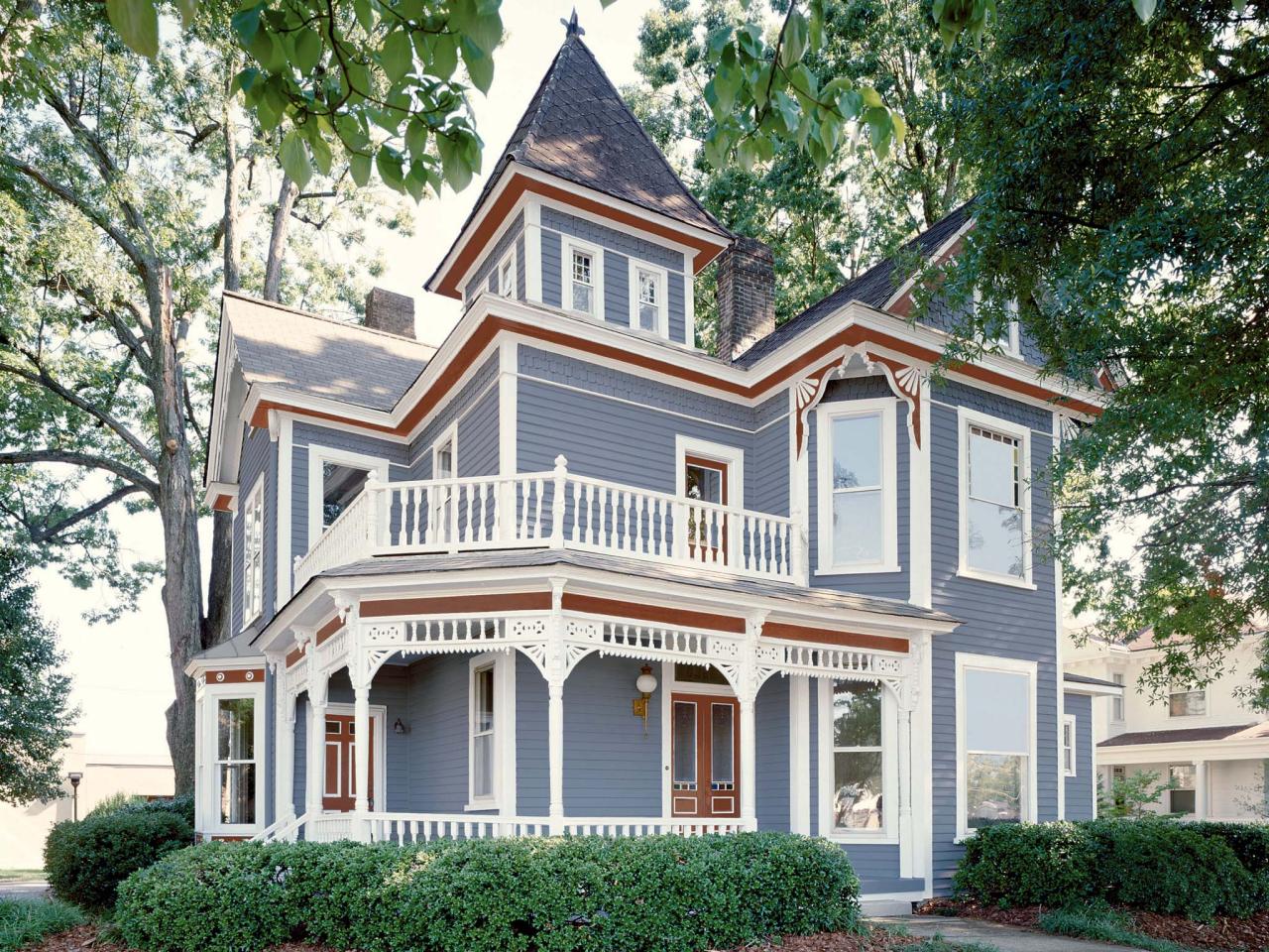 Curb Appeal Tips for Victorian Homes | HGTV