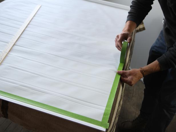 Line all of the edges of the shade with ¾â painterâs tape.