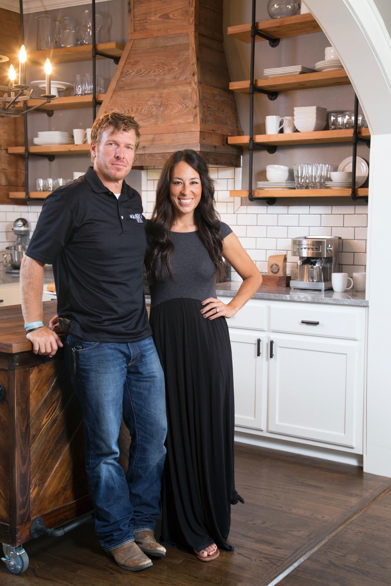 Fixer Upper Hosts Chip And Joanna Chip And Joanna Gaines Hosts Of Hgtv S Fixer Upper Pictures In