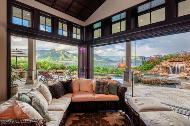 Open-Air Great Room With Stunning Mountain View Open-Air Great Room With Stunning Mountain View