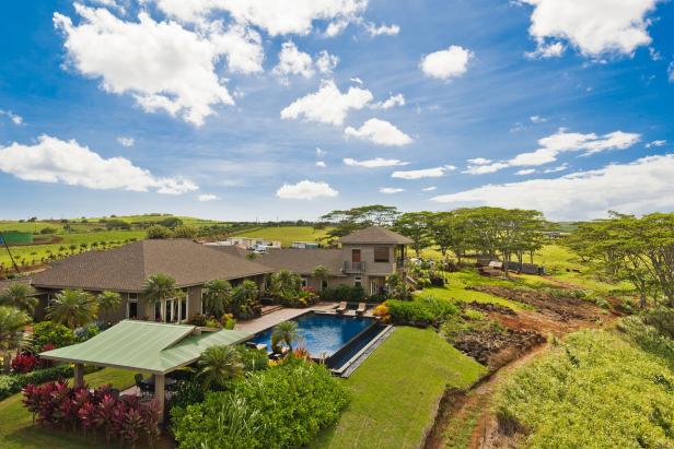 Hawaii Home with Sweeping Tropical Views Hawaii Home with Sweeping Tropical Views