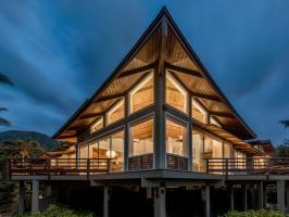 Hawaii Glass Home With Vaulted Ceilings