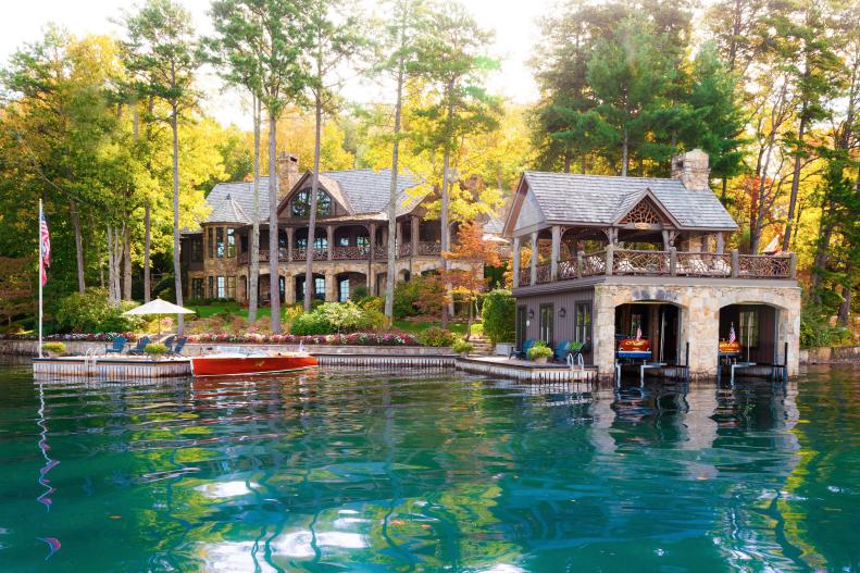 Boathouse: Luxe Lakefront Cabin in Tiger, Ga.