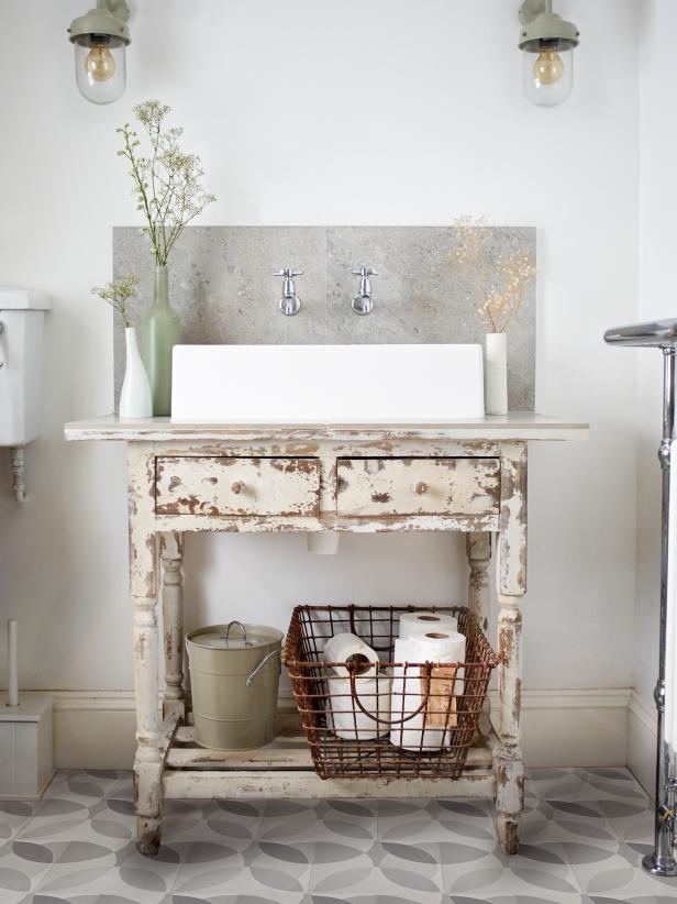 Small Bath With Vintage Appeal Small Bath With Vintage Appeal