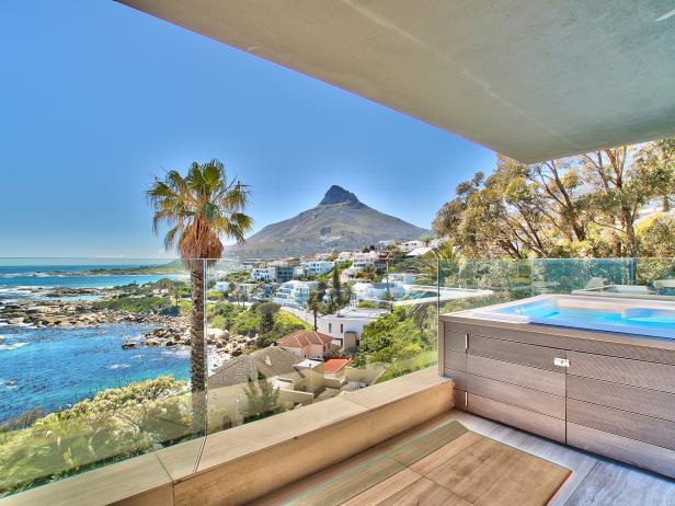 Private Terrace: Magnificent Modern Home in Cape Town, South Africa Private Terrace: Magnificent Modern Home in Cape Town, South Africa