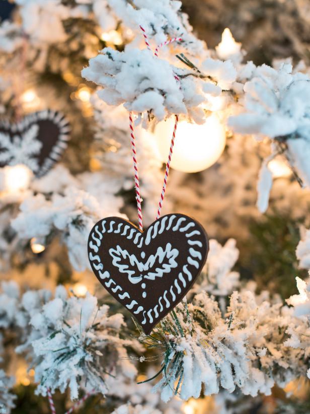 These gingerbread cookie ornaments, made out of wood and paint, will look tasty and festive, but can be enjoyed for many Christmases to come. Gather the family for this fun and simple holiday craft.