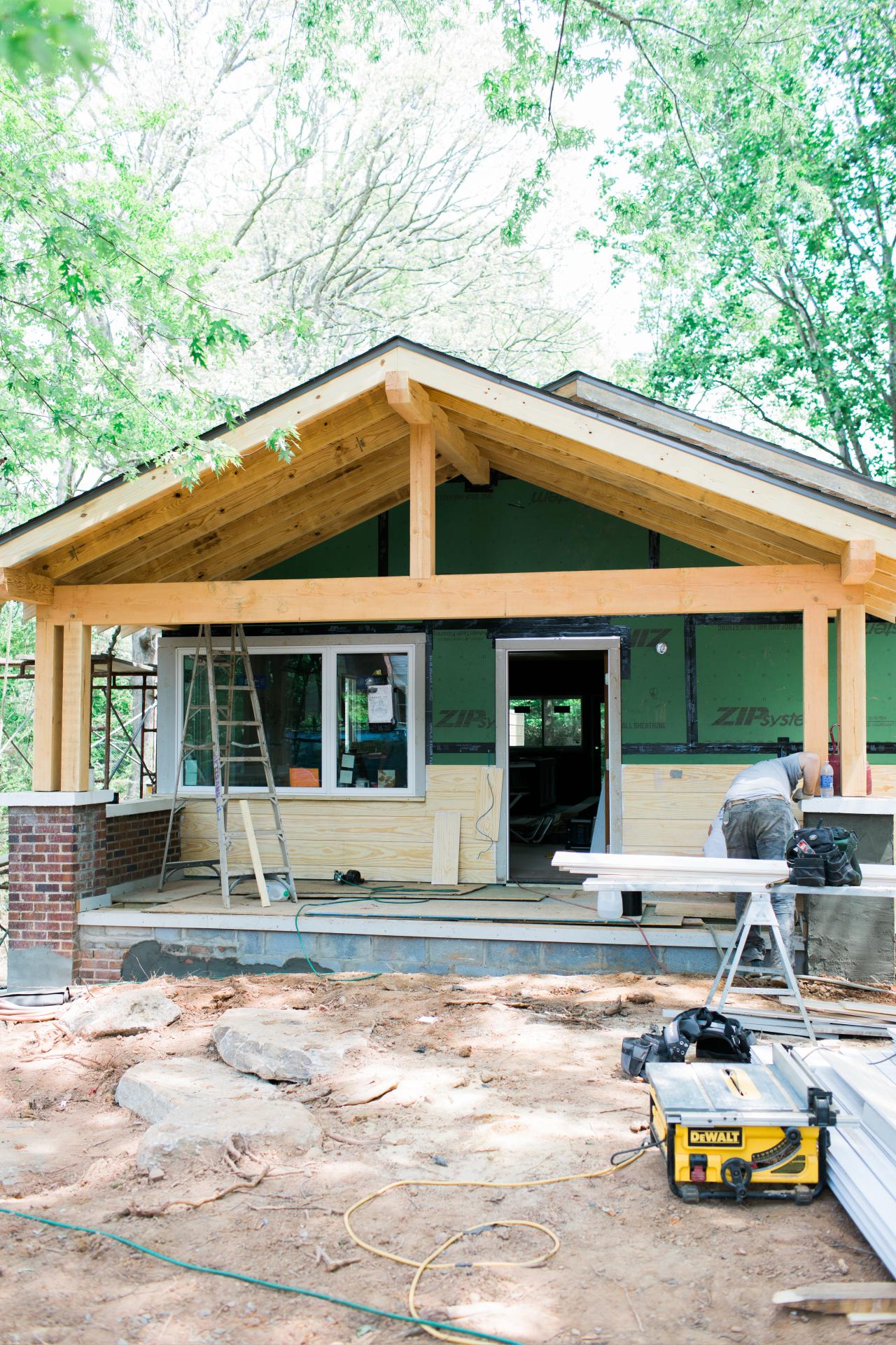 HGTV Urban Oasis 2015: Testing Exterior Paint Colors | HGTV Urban Oasis