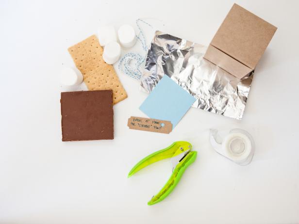 DIY S'mores Party Favor Boxes: Step 1 DIY S'Mores Party Favor Boxes