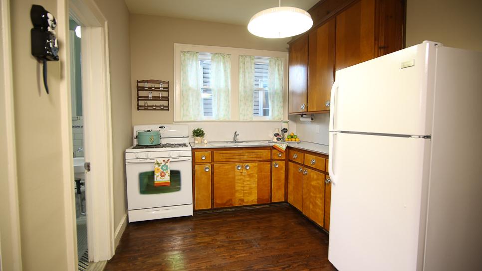 Kitchen Makeover With Classic White Appliances Neutral Kitchen With Hardwood Floors