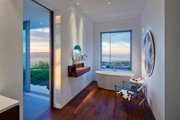 Modern Style Bathroom With Lavish Soaker Tub Modern Style Bathroom With Lavish Soaker Tub