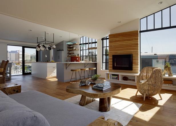 Floating House: Great Room and Kitchen Floating House: Great Room and Kitchen