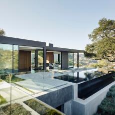 Stunning Modern Home With Sleek Infinity Pool