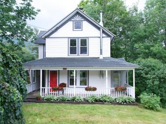 This is an exterior picture of Luca and Laura Arrigoni's house in Tannersville, NY, as seen on Vacation House for Free. The home is decorated with products by Overstock.com. (exterior)