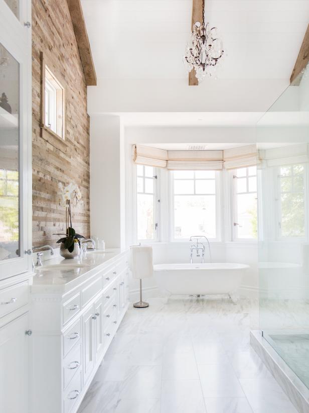 Bright, Luxurious Bathroom Boasts Reclaimed Wood Accent Wall Bright, Luxurious Bathroom Boasts Reclaimed Wood Accent Wall