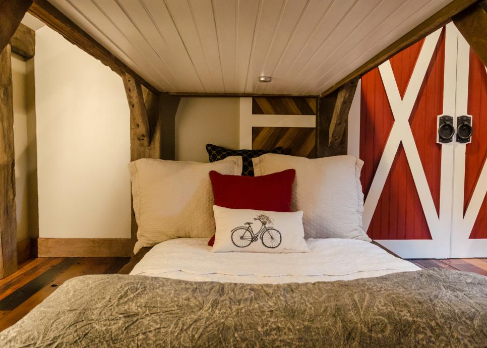Rustic Bunk-Bed With Beadboard Ceiling Rustic Bunk-Bed