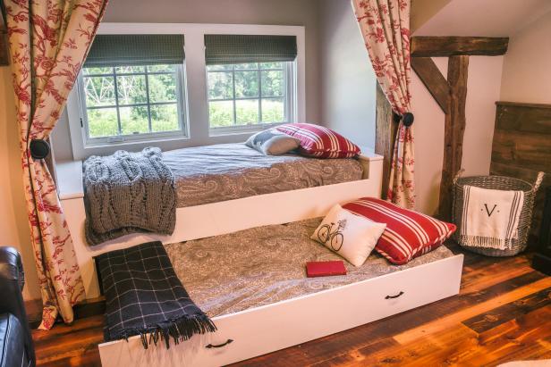 White Country Built-In Daybed and Trundle White Country Built-In Daybed and Trundle