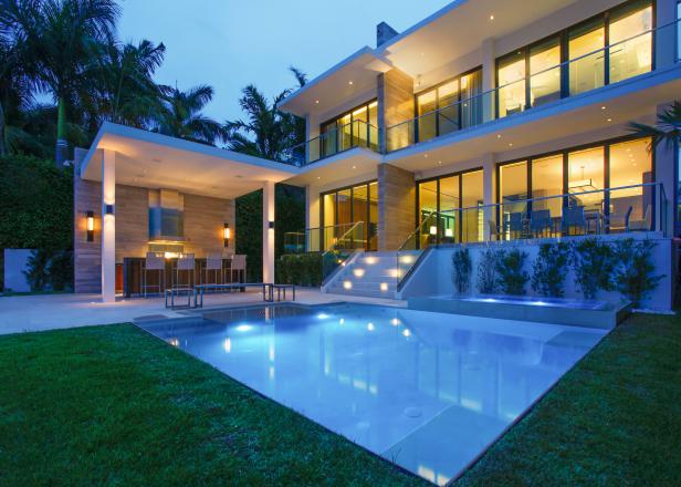Modern Venetian Isle Residence Modern Venetian Isle Residence
