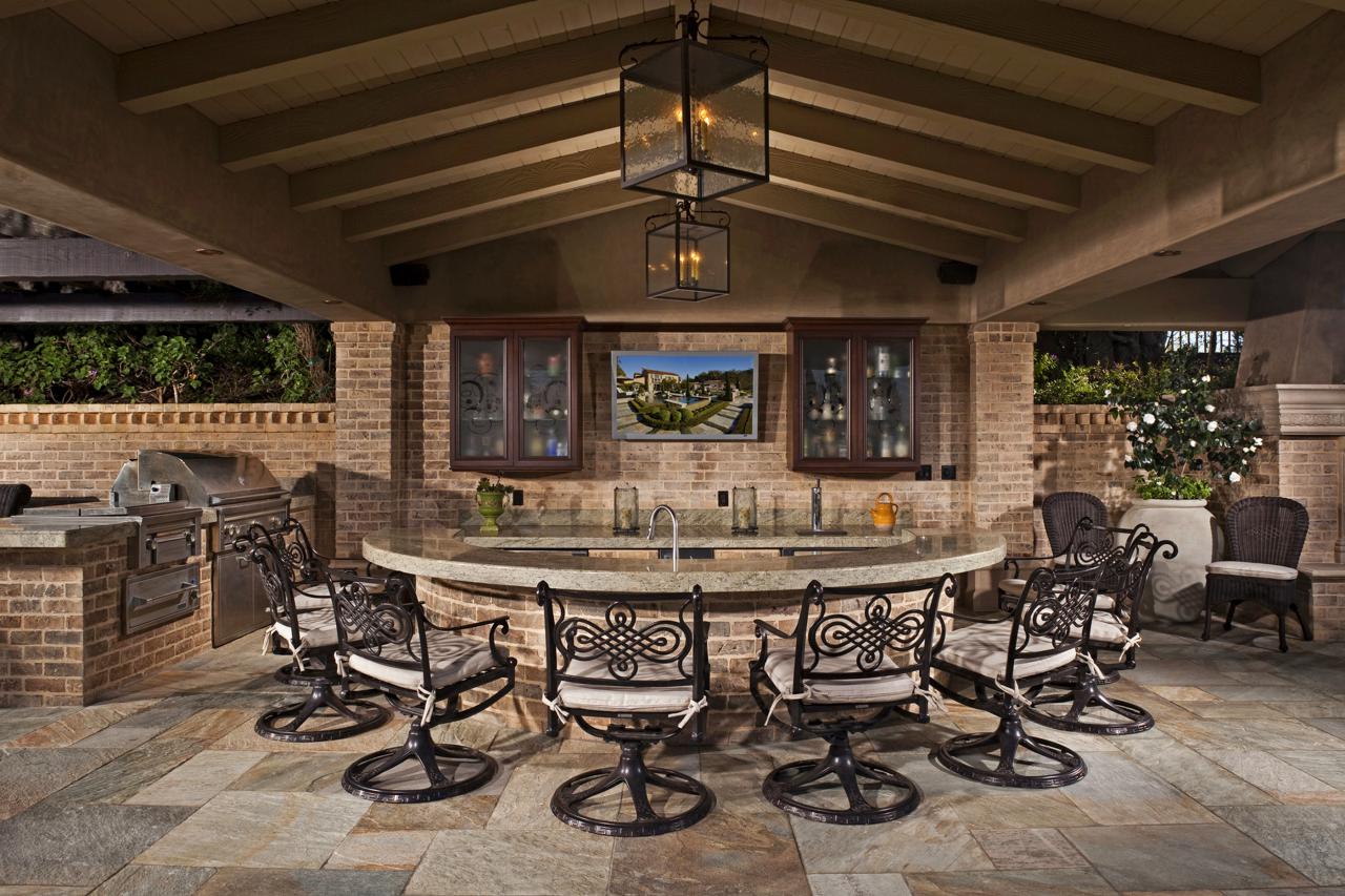 12 Gorgeous Outdoor Kitchens Hgtvs Decorating And Design Blog Hgtv 