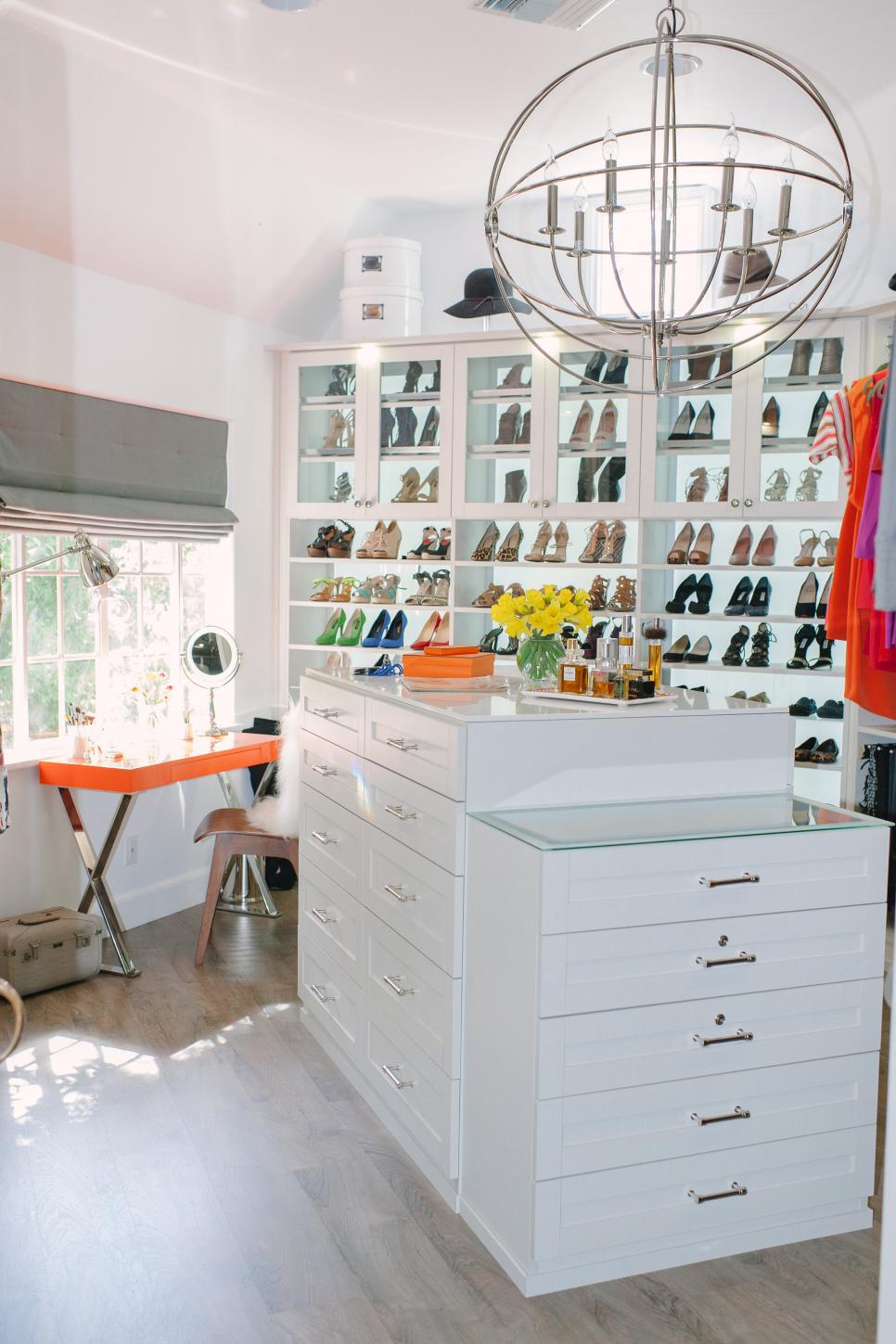 Dream Dressing Room with Modern Storage White Modern Dressing Room