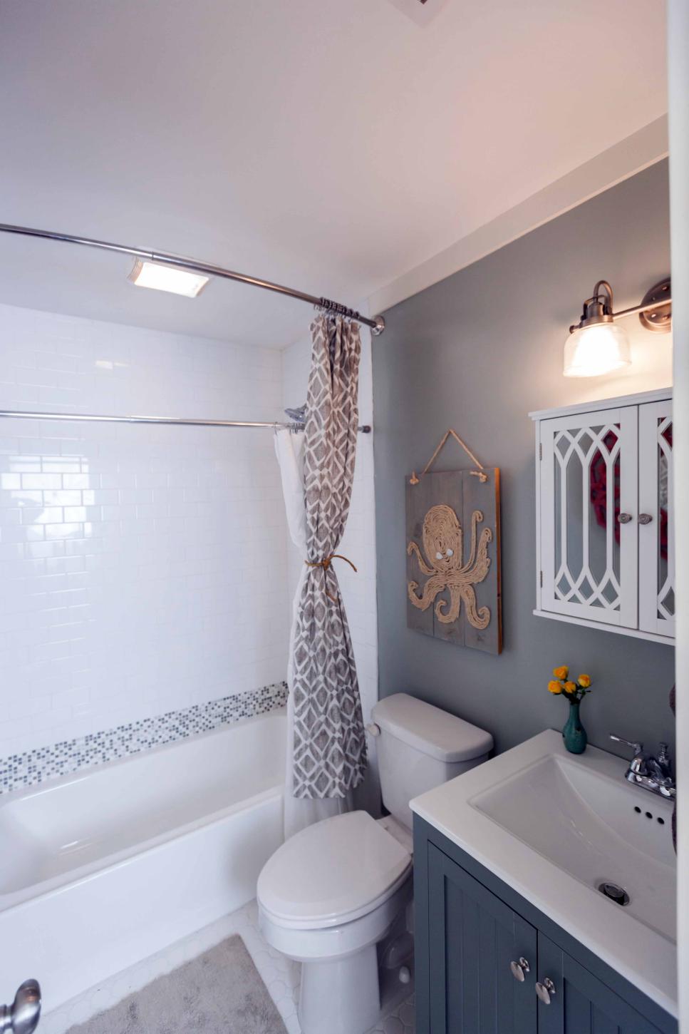 20 Small Bathroom Before and Afters | HGTV