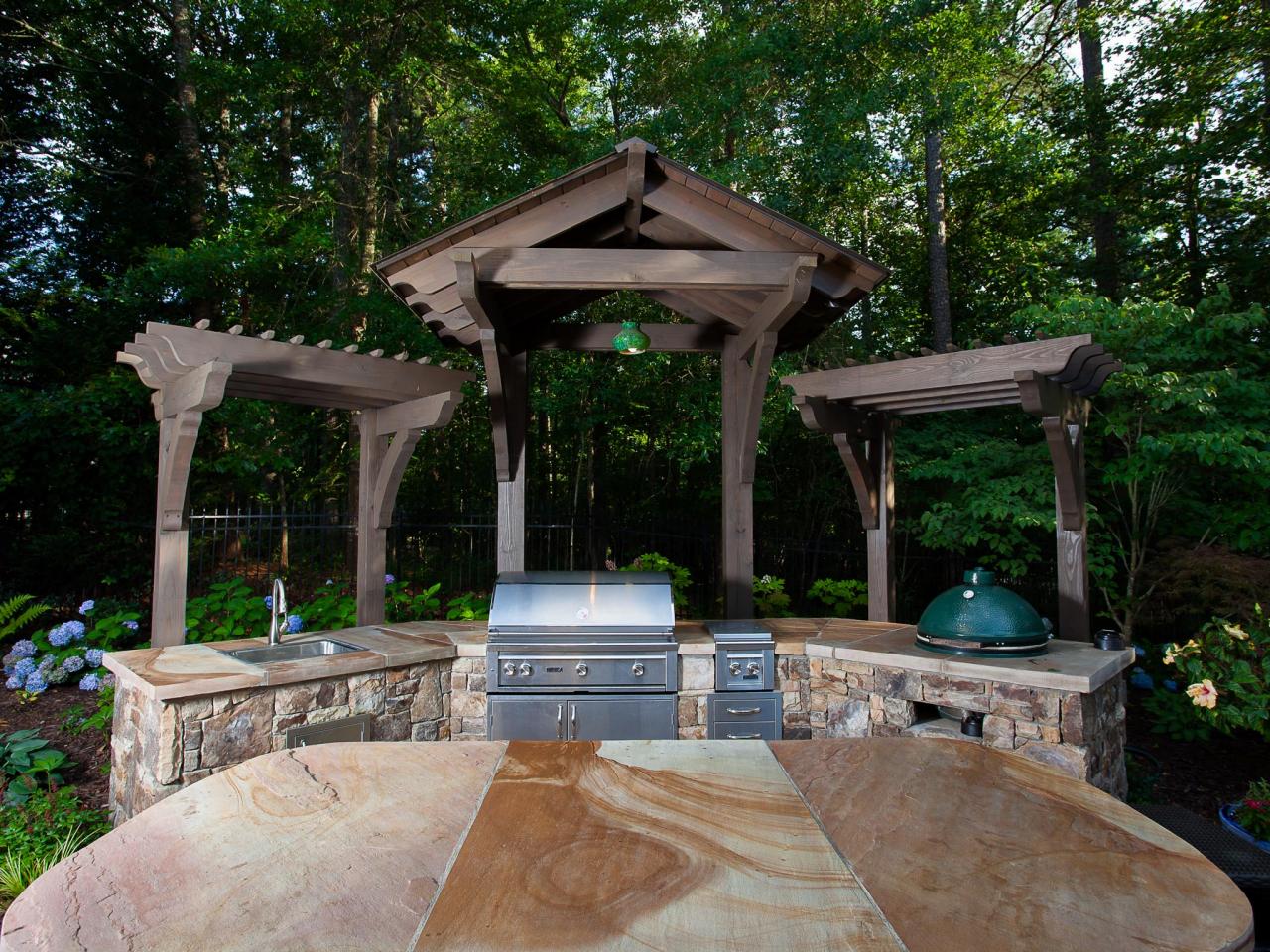 flagstone outdoor countertop