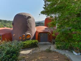 It's The Flintstone House: An Eclectic, Cali Abode