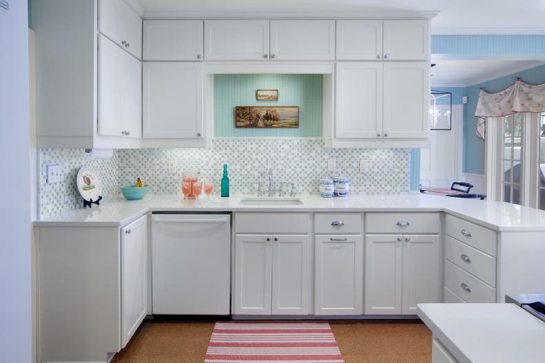 Transitional Kitchen with White Cabinets