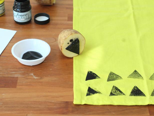 Potato-Stamped Kitchen Towels: Stamp Towels Potato-Stamped Kitchen Towels: Stamp Towels