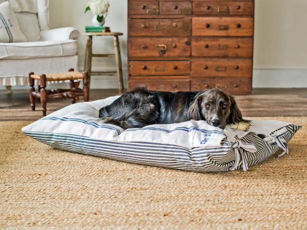DIY Farmhouse-Style Dog Bed Cover DIY Farmhouse-Style Dog Bed Cover