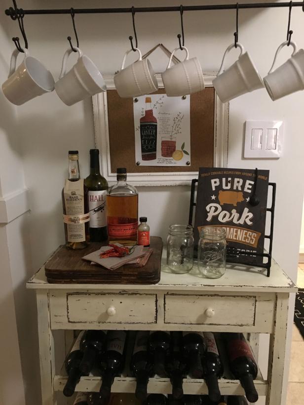 Style Antiqued Wood Wine Console
Style Antiqued Wood Wine Console