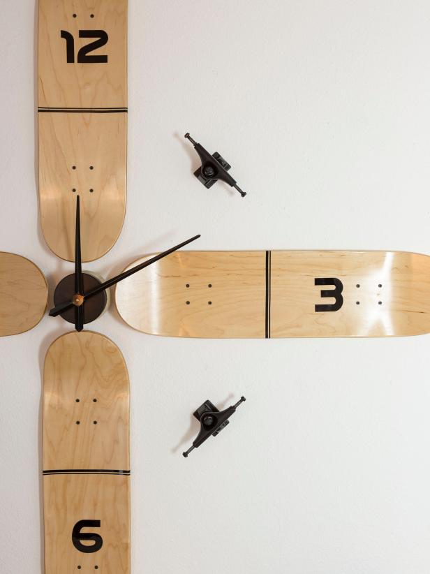 Large Scale Skateboard Wall Clock Large Scale Skateboard Wall Clock
