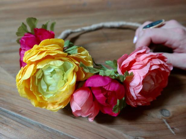 How to Make Gorgeous Flower Crowns How to Make Gorgeous Flower Crowns