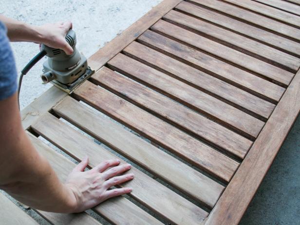 Outdoor Wood Chaise Longue Makeover: Sand the Furniture Outdoor Wood Chaise Longue Makeover: Sand the Furniture