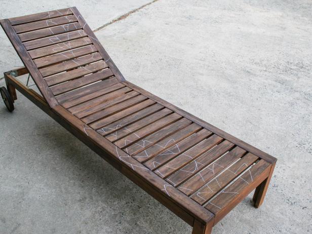 Outdoor Wood Chaise Longue Makeover: Trace Leaves on Furniture Outdoor Wood Chaise Longue Makeover: Trace Leaves on Furniture